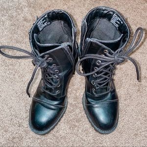 COMBAT BOOTS